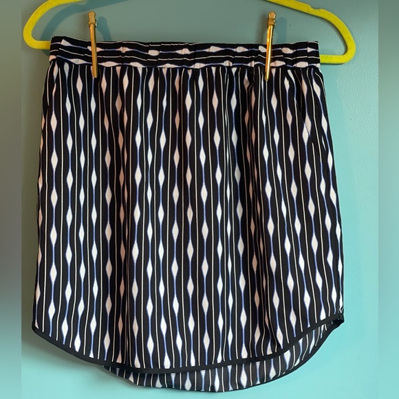 Trouve Geometric Mini Skirt - Picture 3 of 7